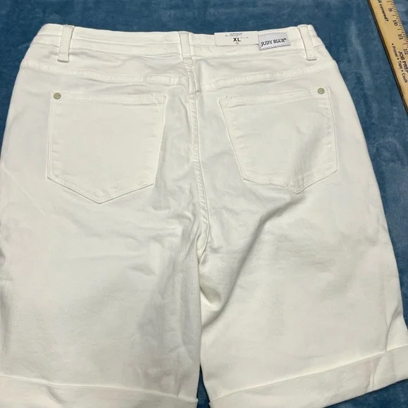 Judy Blue Women's Classic White Bermudas XL - Picture 4 of 7